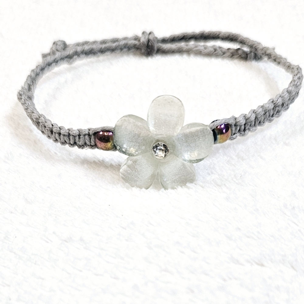 New✨️Floral Hematite Hemp Bracelet